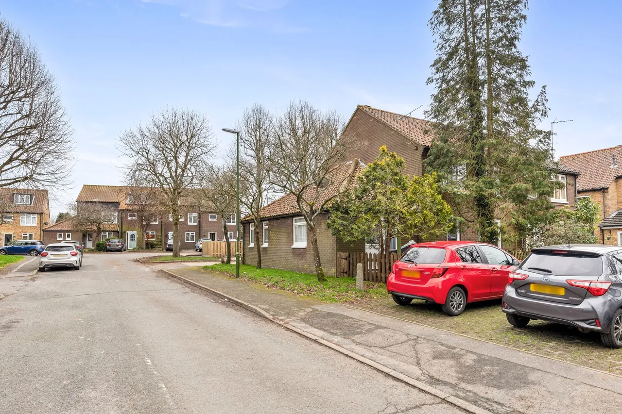Siskin Close, Horsham, RH12, photo 4