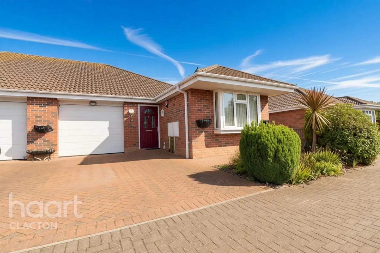 2 bed house for sale, Chilburn Road, Clacton-On-Sea, CO15
