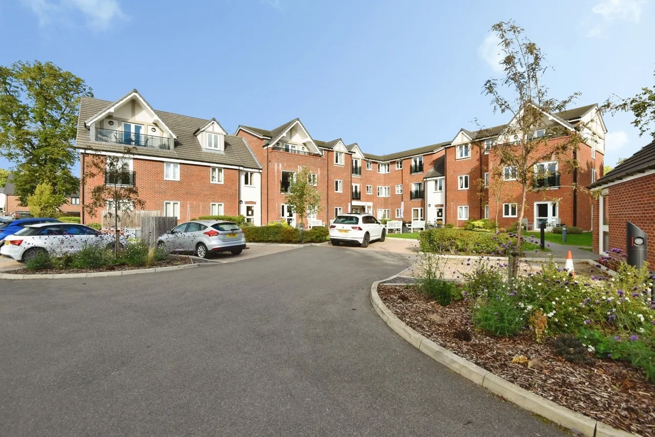 Cedar Avenue, Alsager, ST7, photo 21
