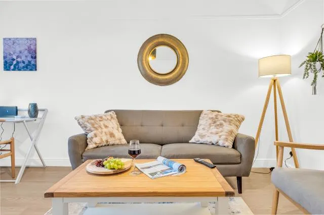 Lark Rise, Brackley, NN13, photo 3