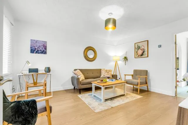 Lark Rise, Brackley, NN13, photo 2