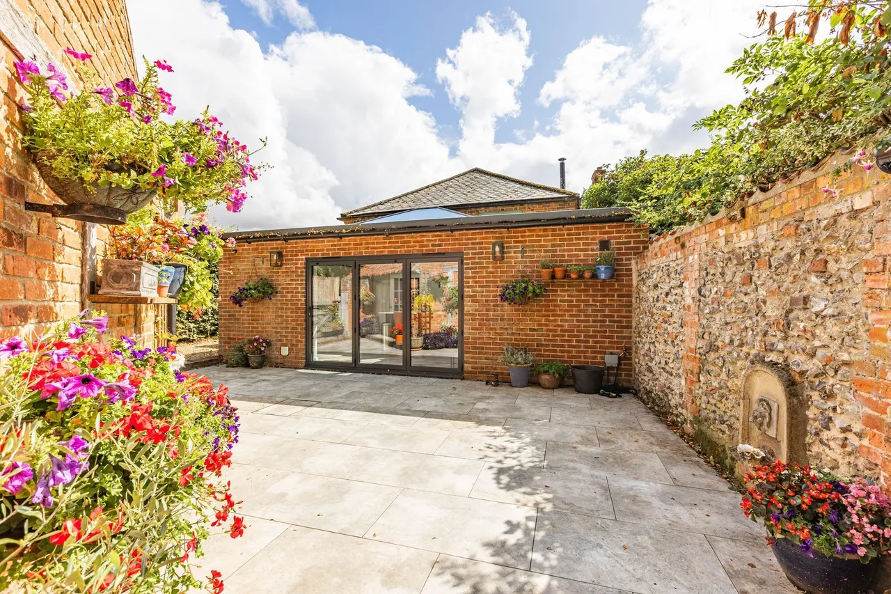 Revitalised Historical Former Chapel, photo 16