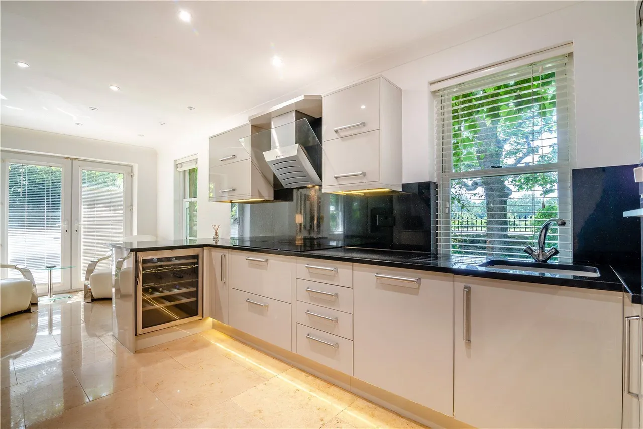 Barnsley Road, Newmillerdam, Wakefield, West Yorkshire, WF2 6QH, photo 5