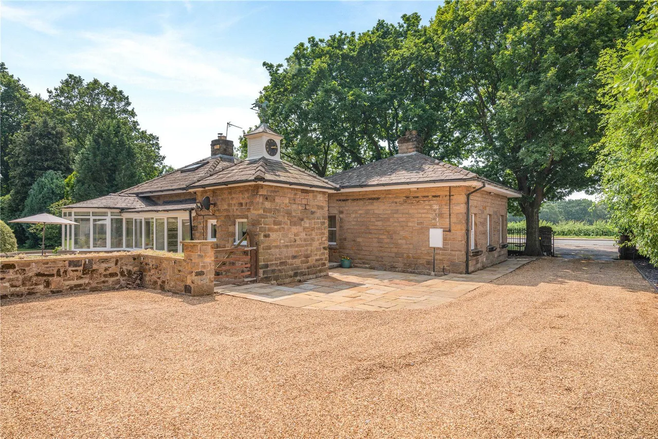 Barnsley Road, Newmillerdam, Wakefield, West Yorkshire, WF2 6QH, photo 10