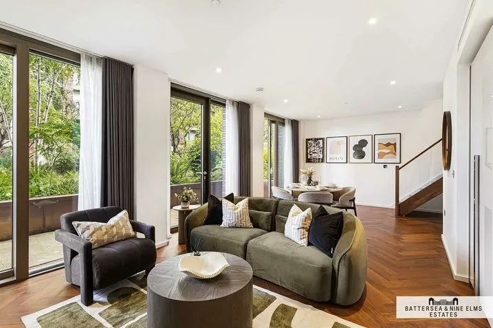 2 bed flat for sale, Embassy Gardens, SW11