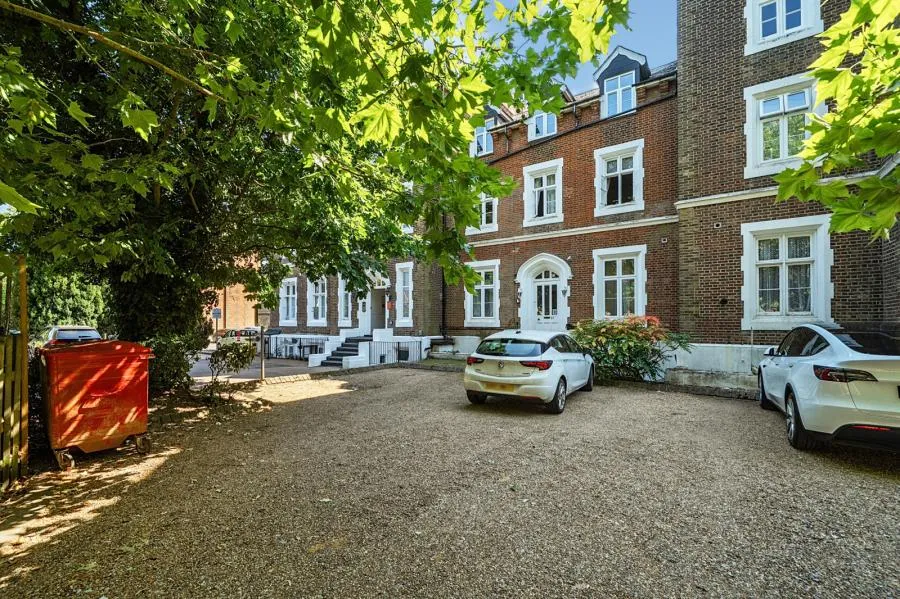 2 bed flat for sale, Upton Park, Slough, SL1