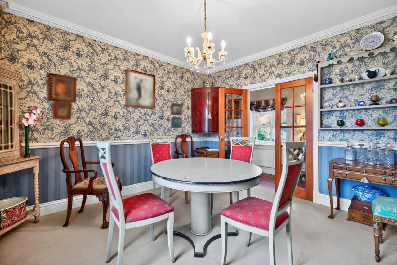 Harrogate Road, Harewood, Leeds, photo 6