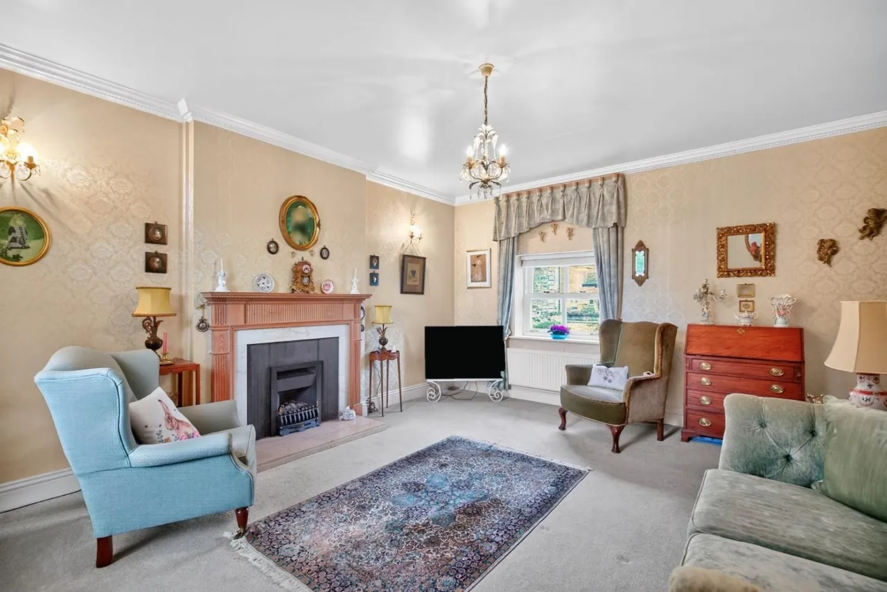 Harrogate Road, Harewood, Leeds, photo 3