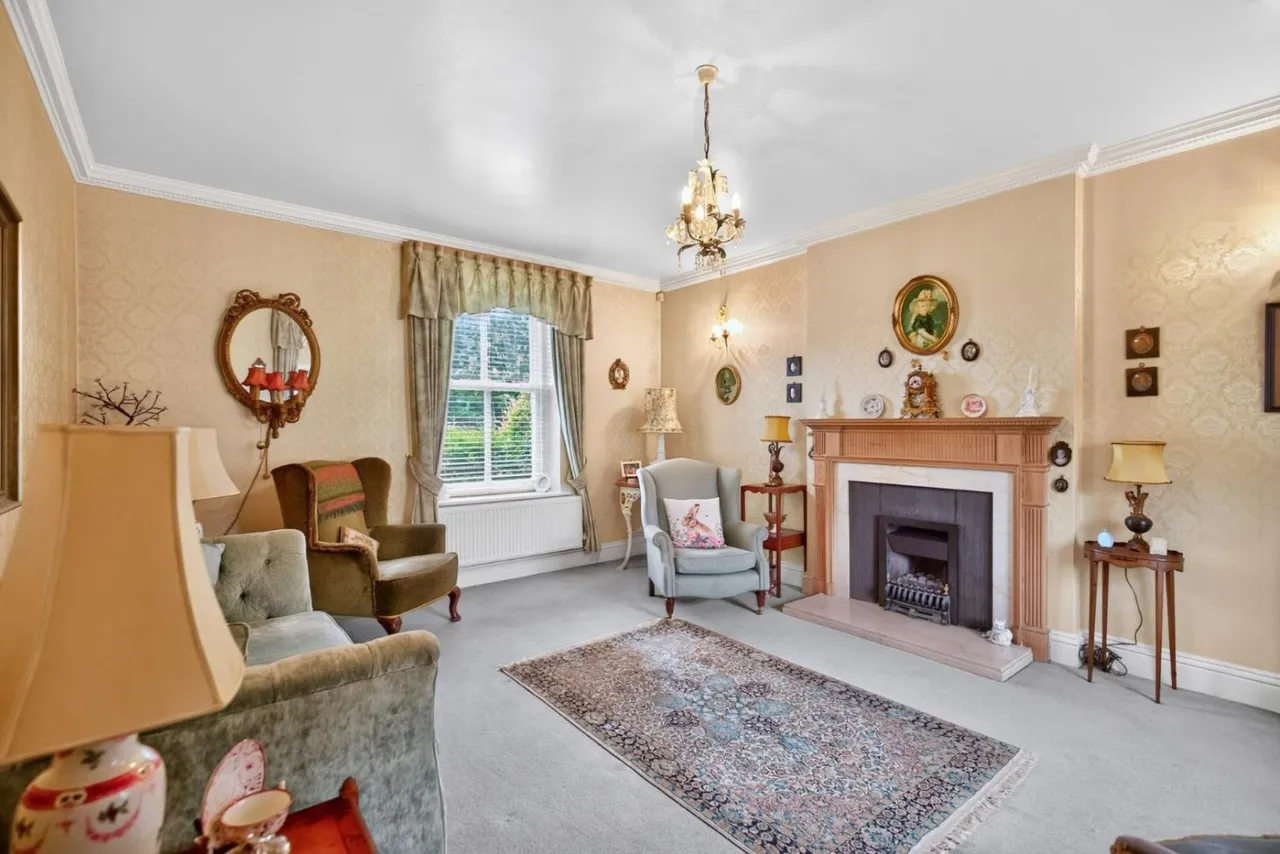 Harrogate Road, Harewood, Leeds, photo 2