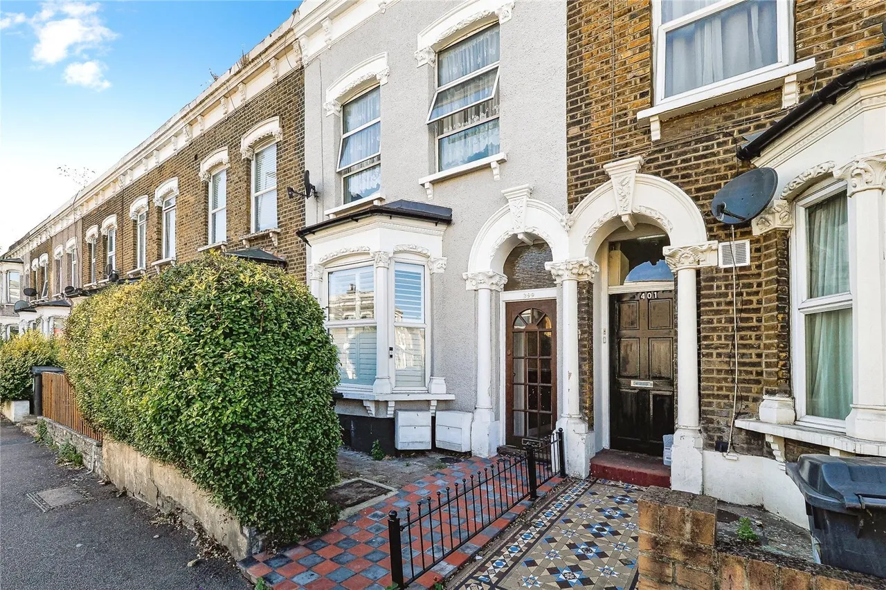 1 bed flat for sale — High Road Leytonstone, London, E11