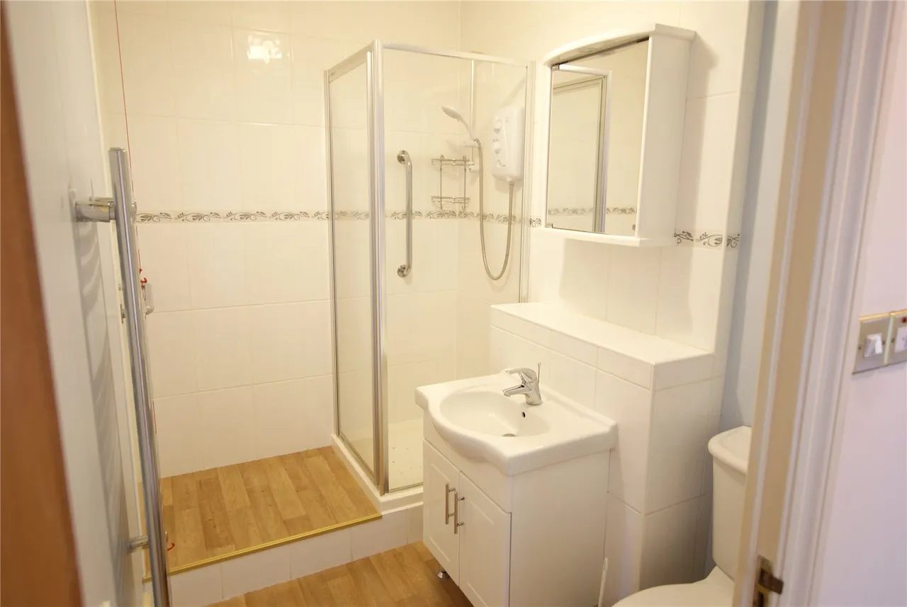 Hartford Court, Hartley Wintney, Hook, Hampshire, RG27 8PQ, photo 6