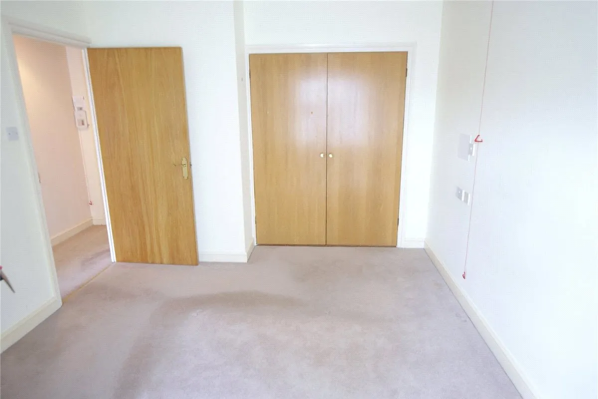 Hartford Court, Hartley Wintney, Hook, Hampshire, RG27 8PQ, photo 4