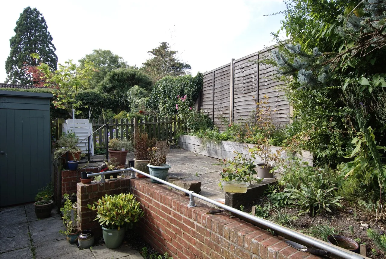 Hartford Court, Hartley Wintney, Hook, Hampshire, RG27 8PQ, photo 7