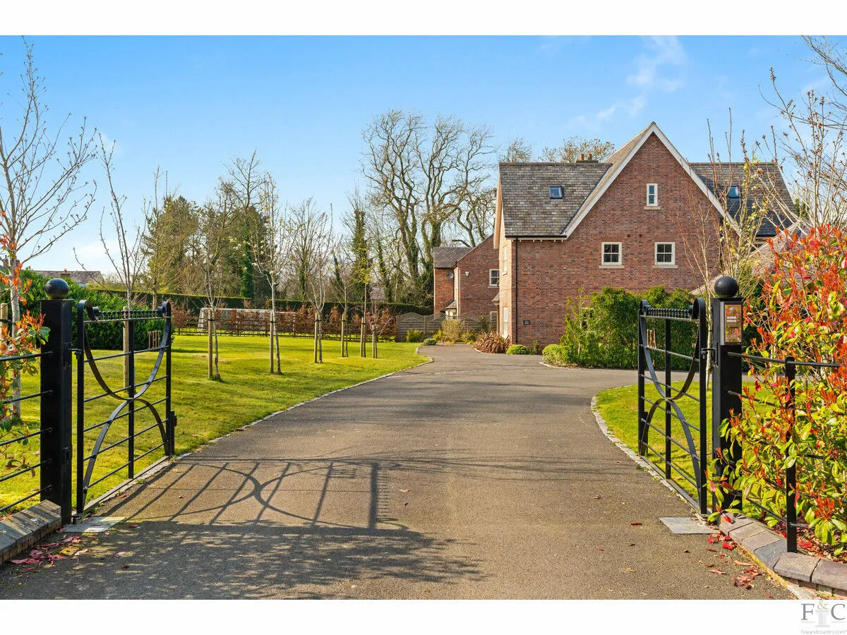 Main Street, Burton Overy, LE8, photo 6