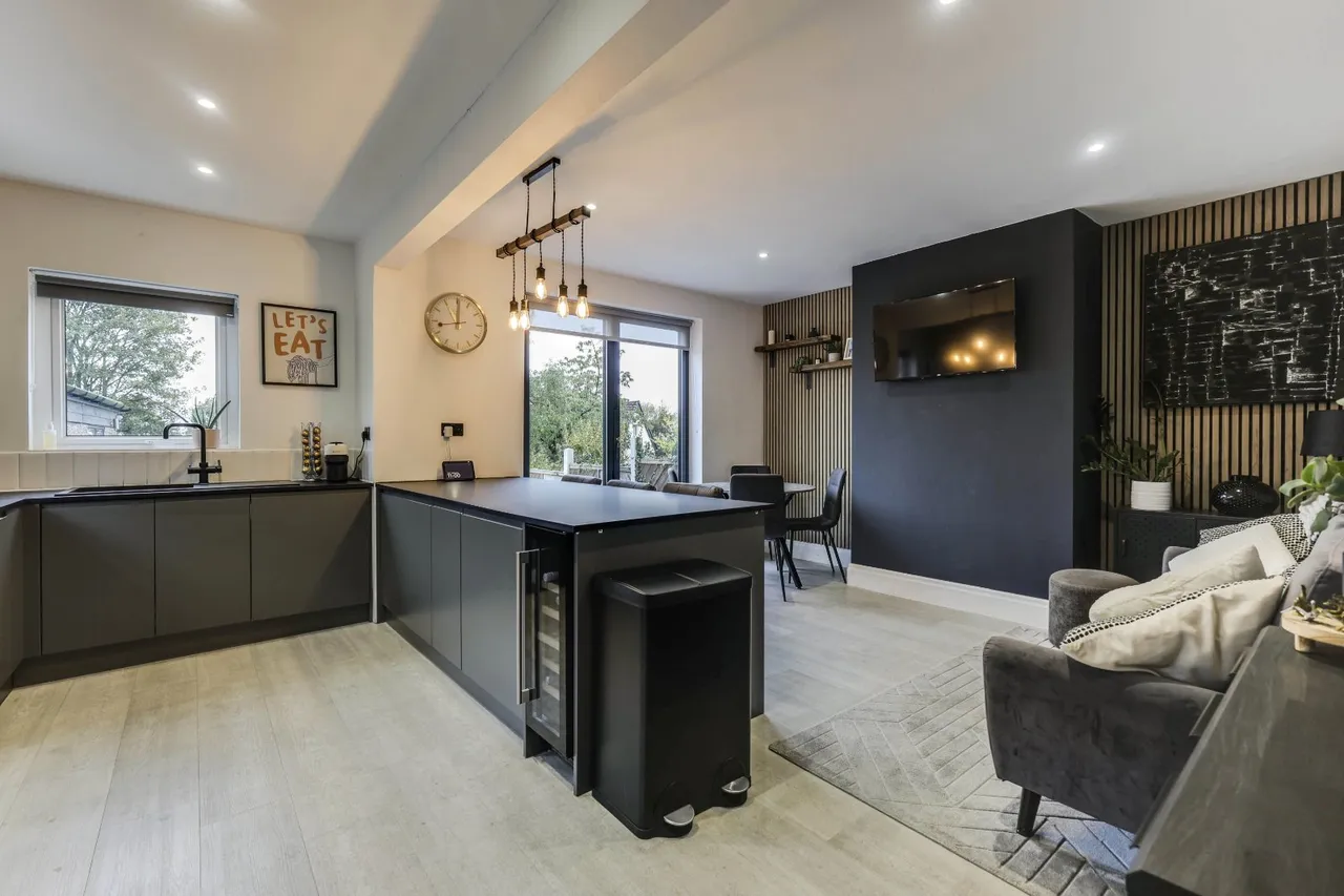 Emmott Drive, Rawdon, LS19, photo 2