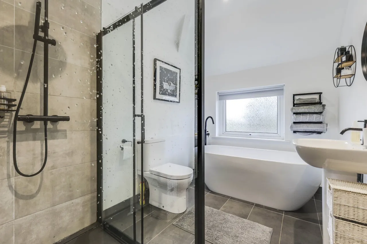 Emmott Drive, Rawdon, LS19, photo 13