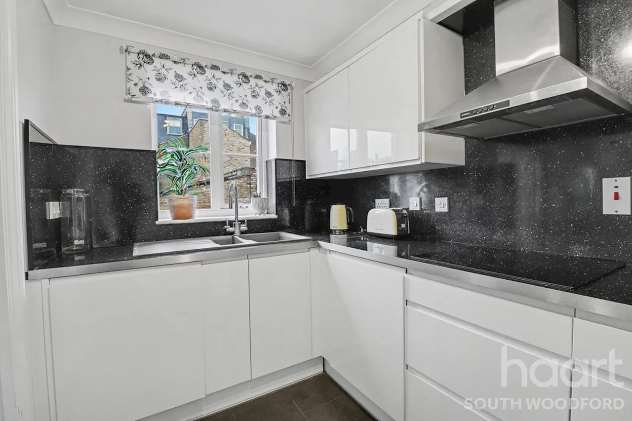 Victoria Road, Buckhurst Hill, IG9, photo 4