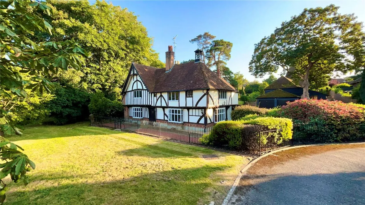 6 bed house for sale — The Green, Bearsted, Maidstone, Kent, ME14 4ED