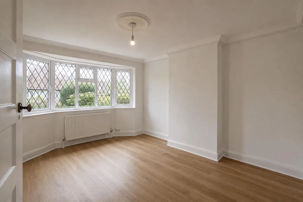 Woodlawn Crescent, Twickenham, photo 6