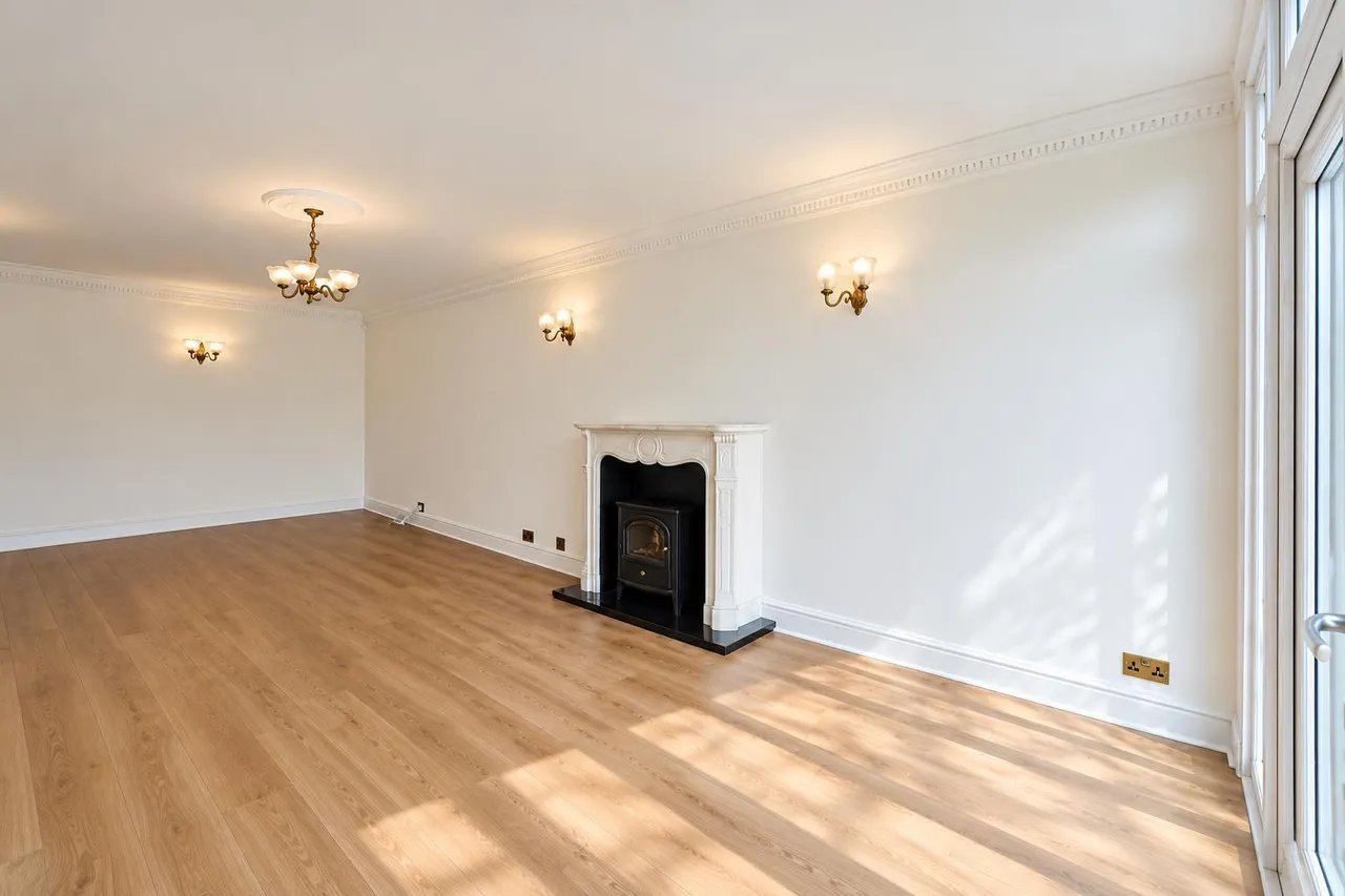 Woodlawn Crescent, Twickenham, photo 3