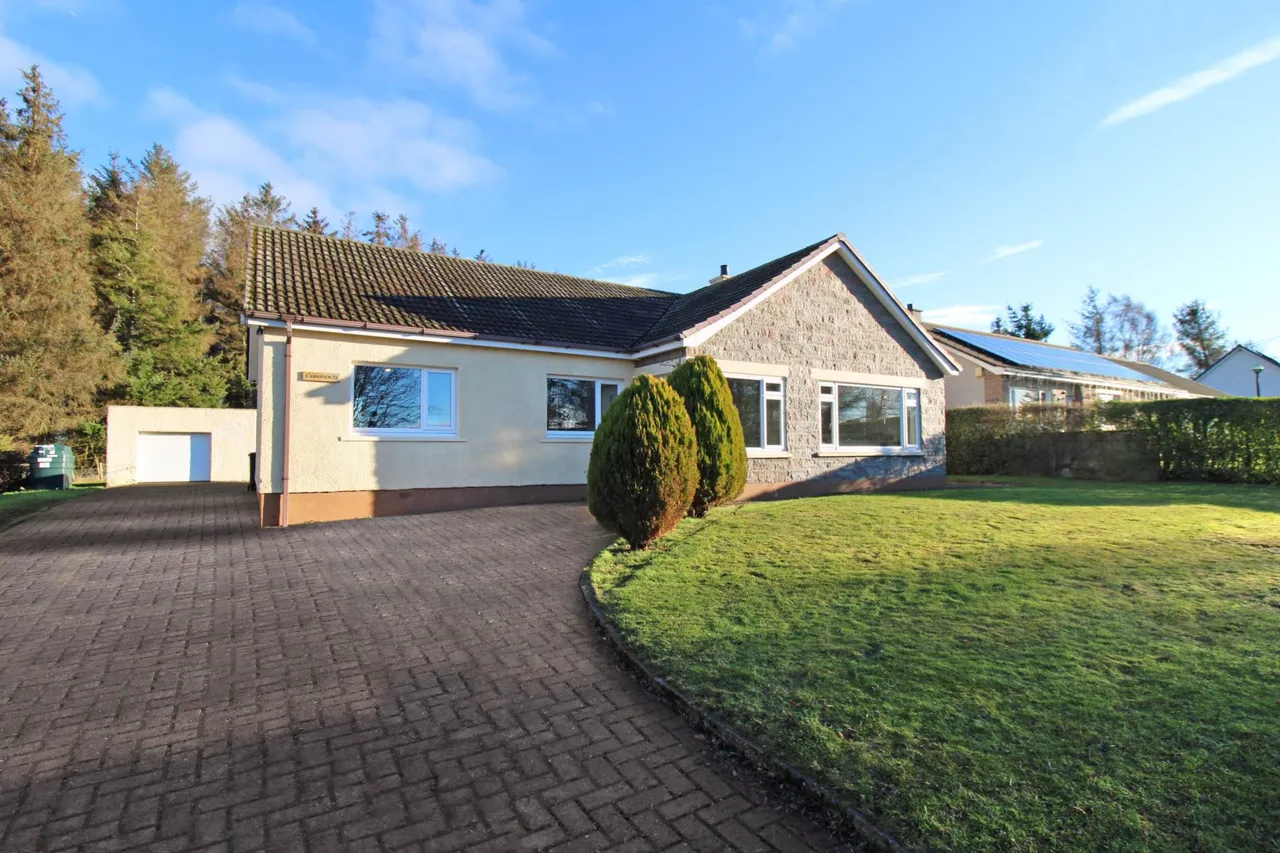 3 bed house for sale — Broomhill, Piperhill, IV12 5SD
