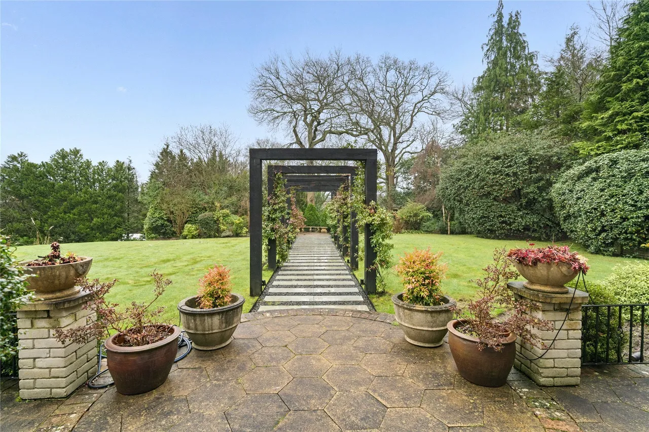 East Road, Weybridge, Surrey, KT13, photo 16