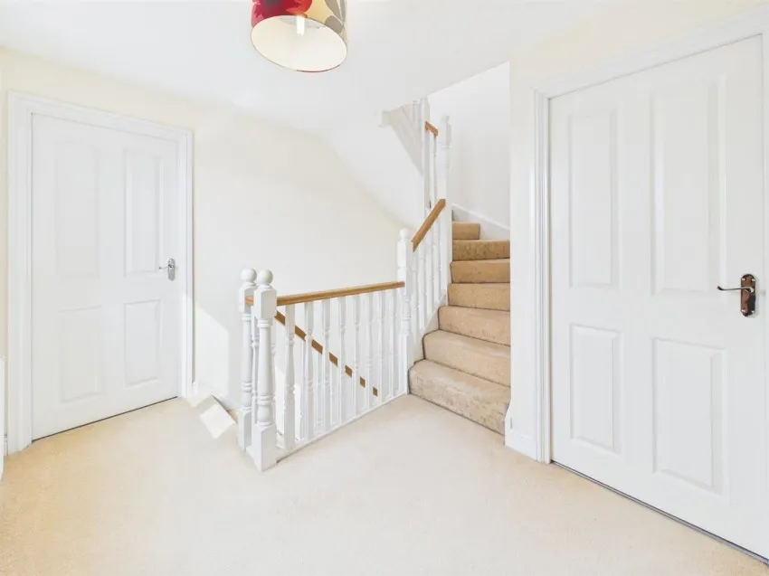 Windfall Way, Elmbridge, photo 15