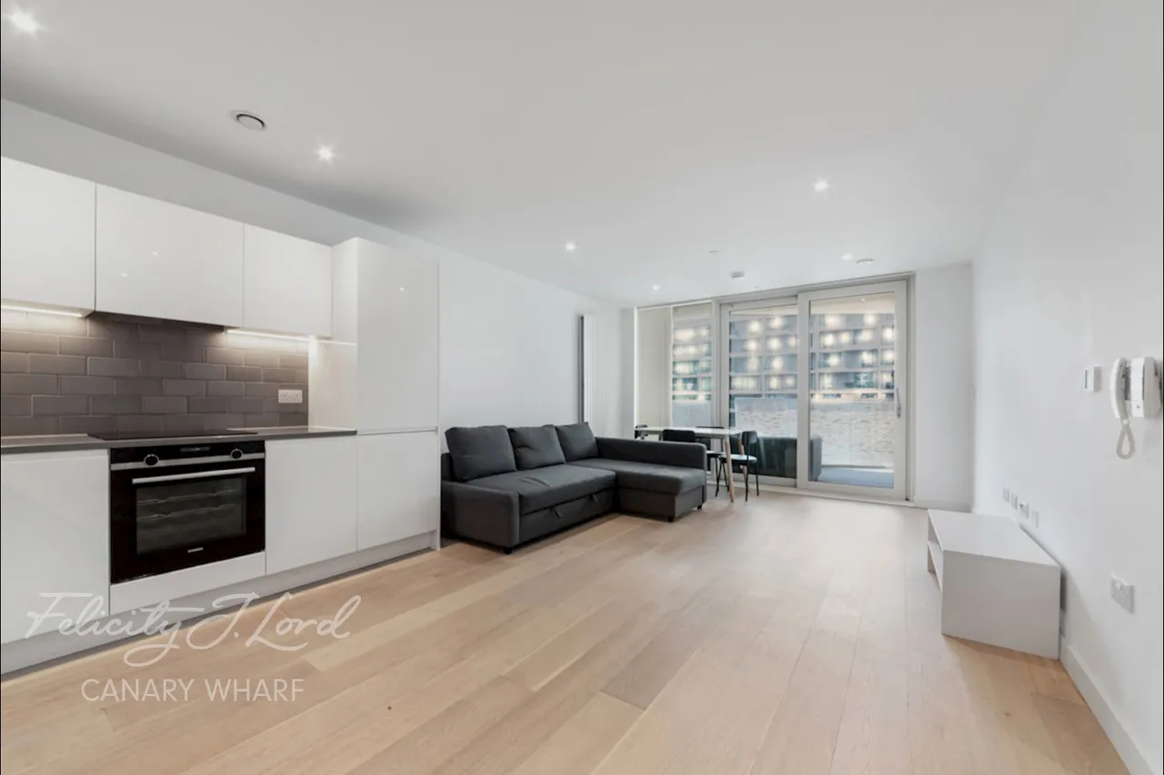 2 bed flat for sale, Royal Crest Avenue, London, E16