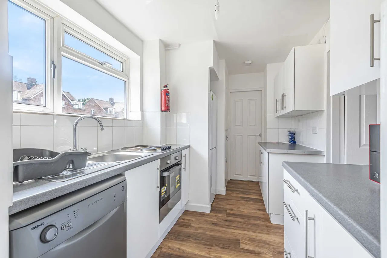 Cabell Road, Guildford, GU2 8JJ, photo 2