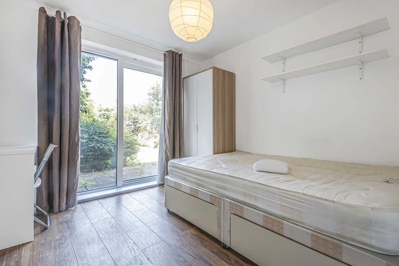 Cabell Road, Guildford, GU2 8JJ, photo 3