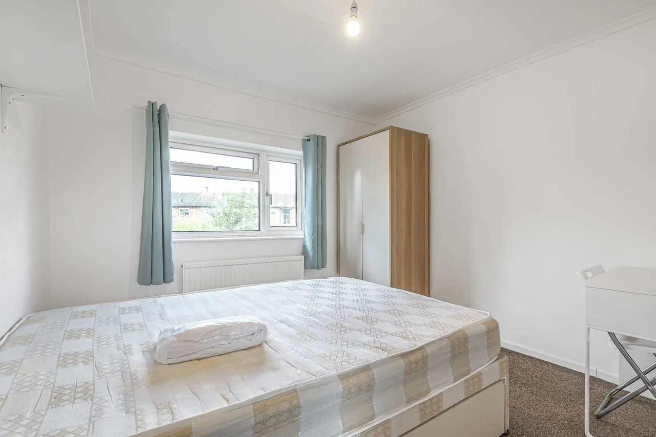 Cabell Road, Guildford, GU2 8JJ, photo 4