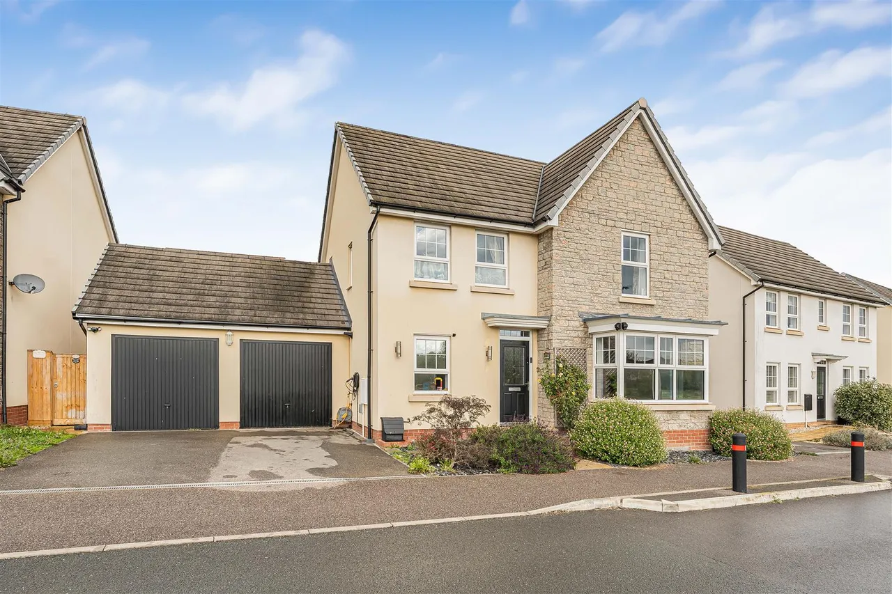 4 bed house for sale, Dartmoor Way, Cullompton