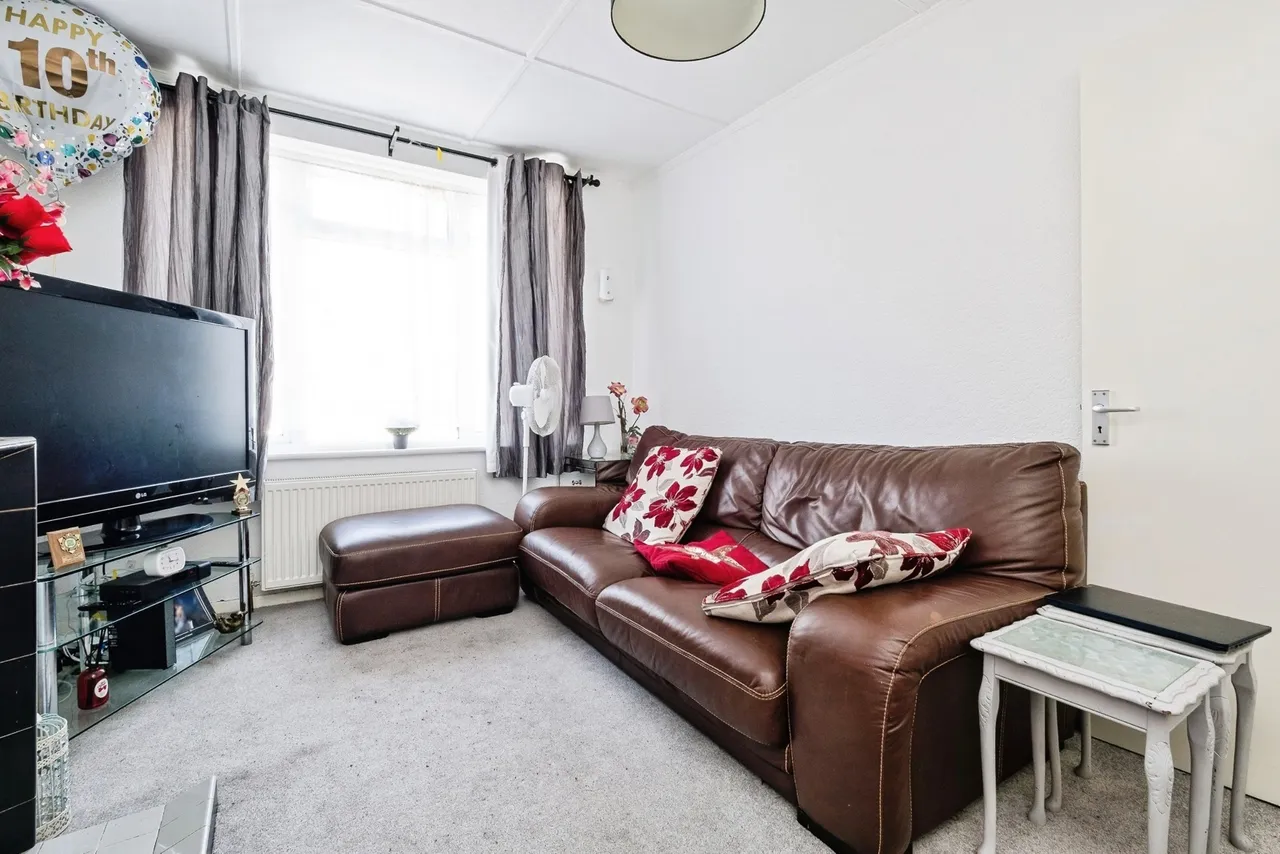 Somerset Gardens, Hornchurch, Essex, RM11, photo 18