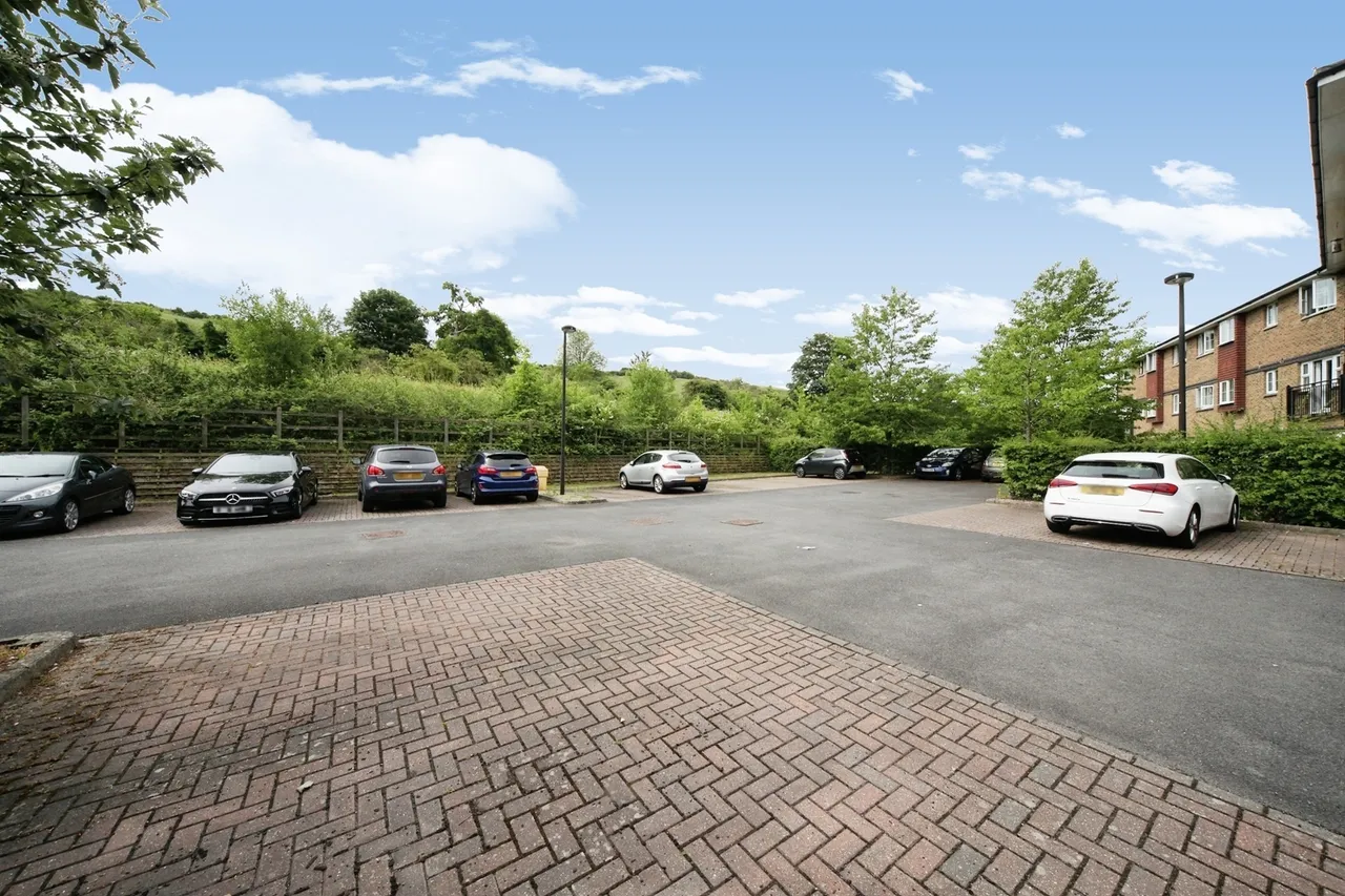 Kiln Way, LU5, photo 9