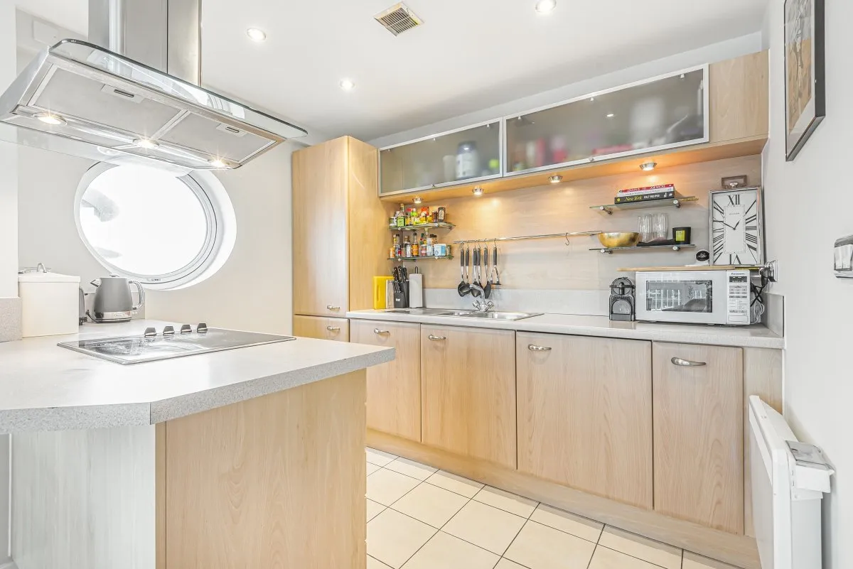Lombard Road, Battersea, London, SW11, photo 6