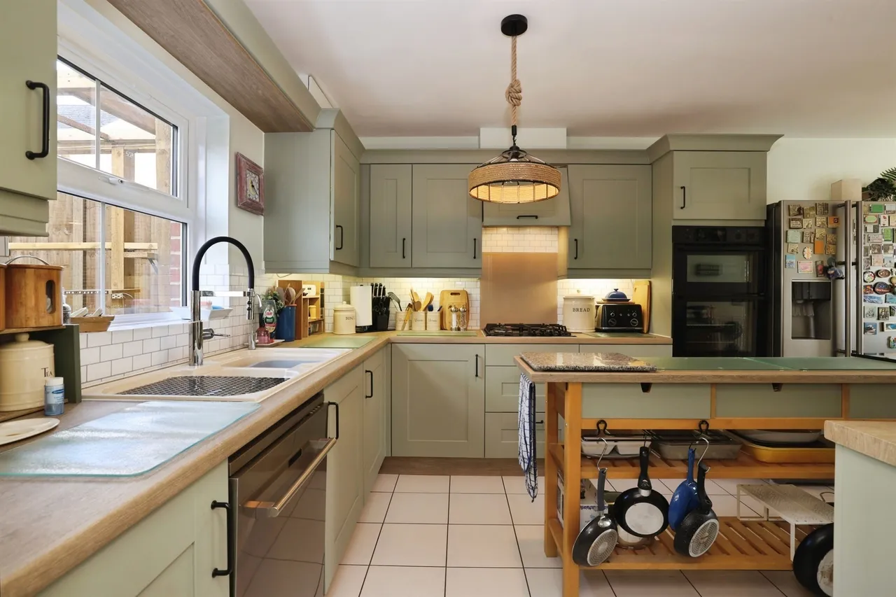 Archers Way, Amesbury, SP4, photo 2