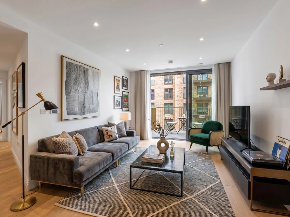 2 bed flat to rent, William Morris Way, London, SW6