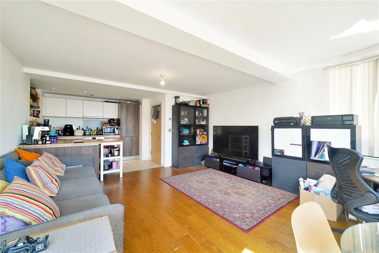 Great West Road, Brentford, TW8, photo 3