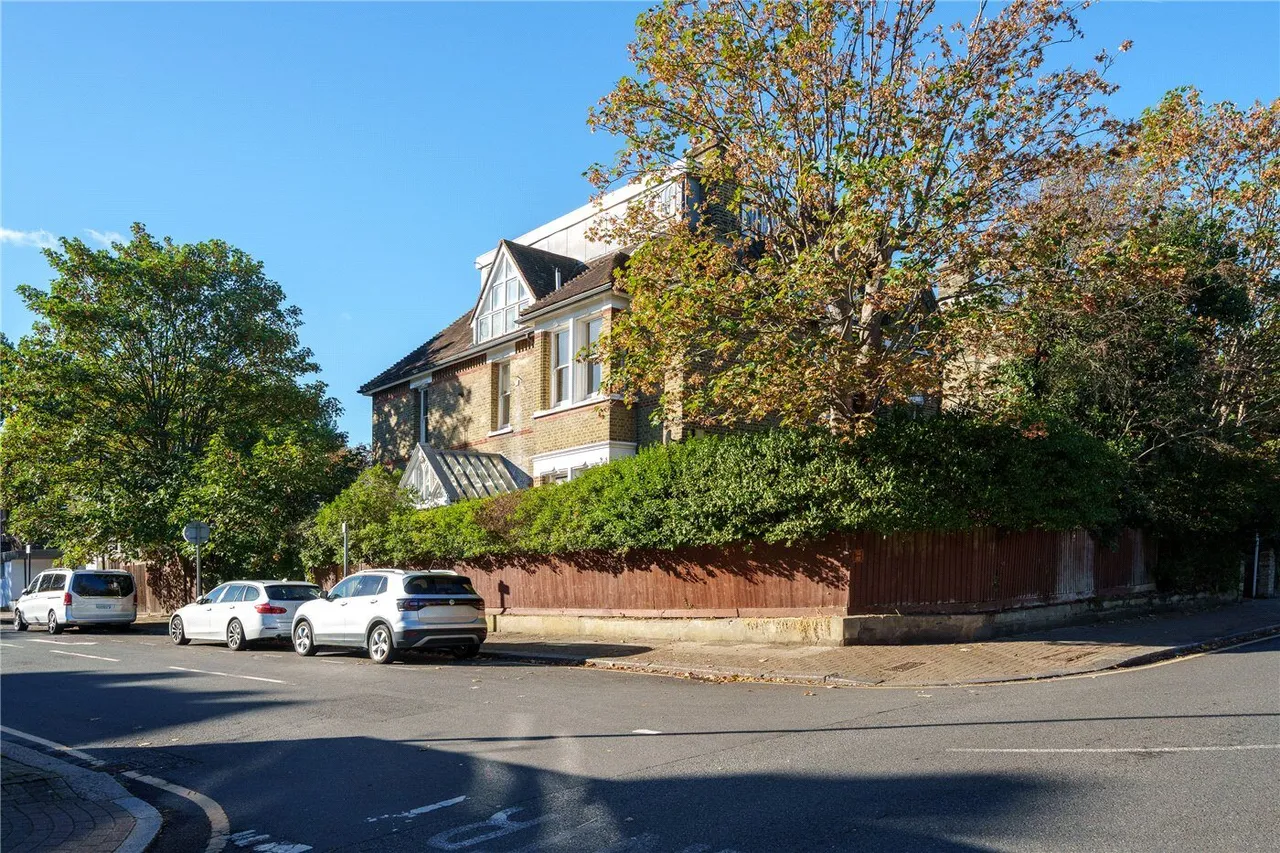 2 bed flat for sale, Oakhill Road, London, SW15