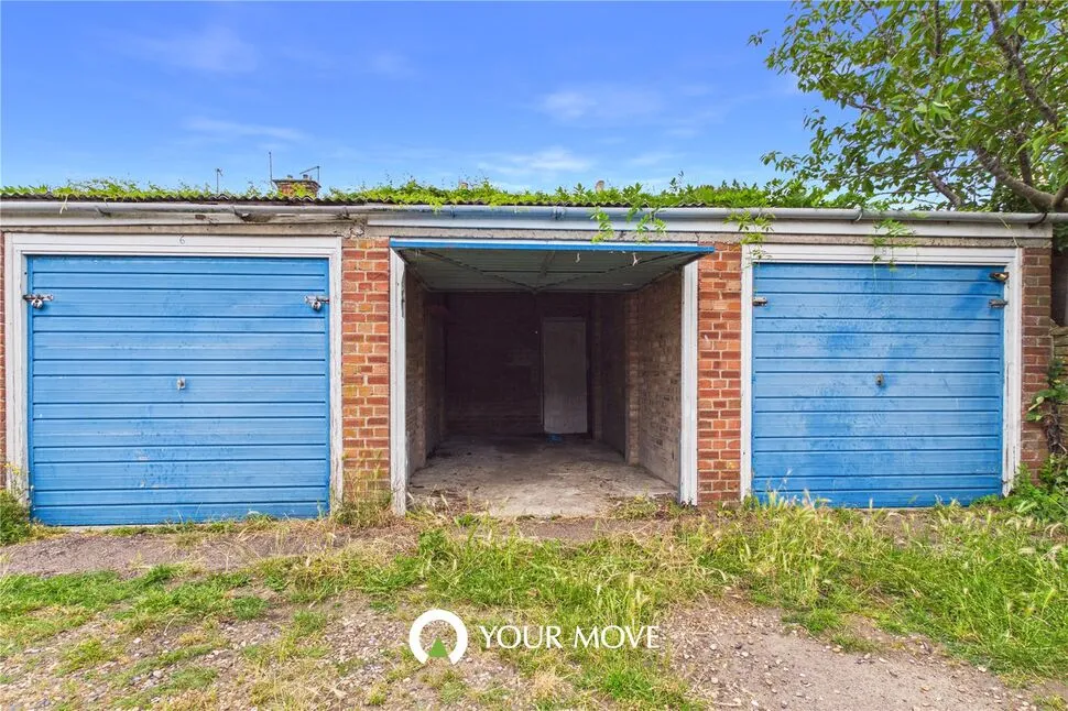 property to rent — Morton Road, Lowestoft, Suffolk, NR33