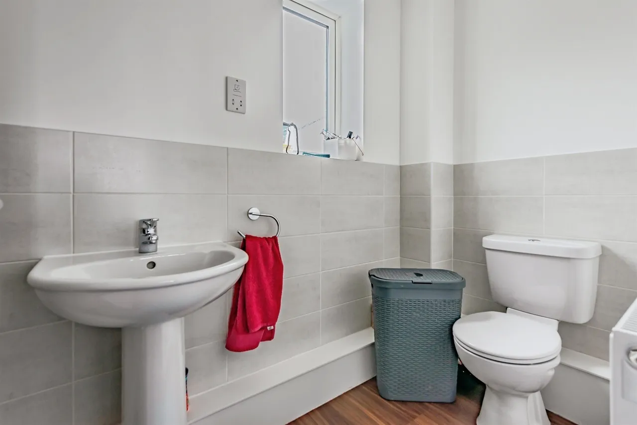 Donald Gardens, Hookwood, RH6, photo 13