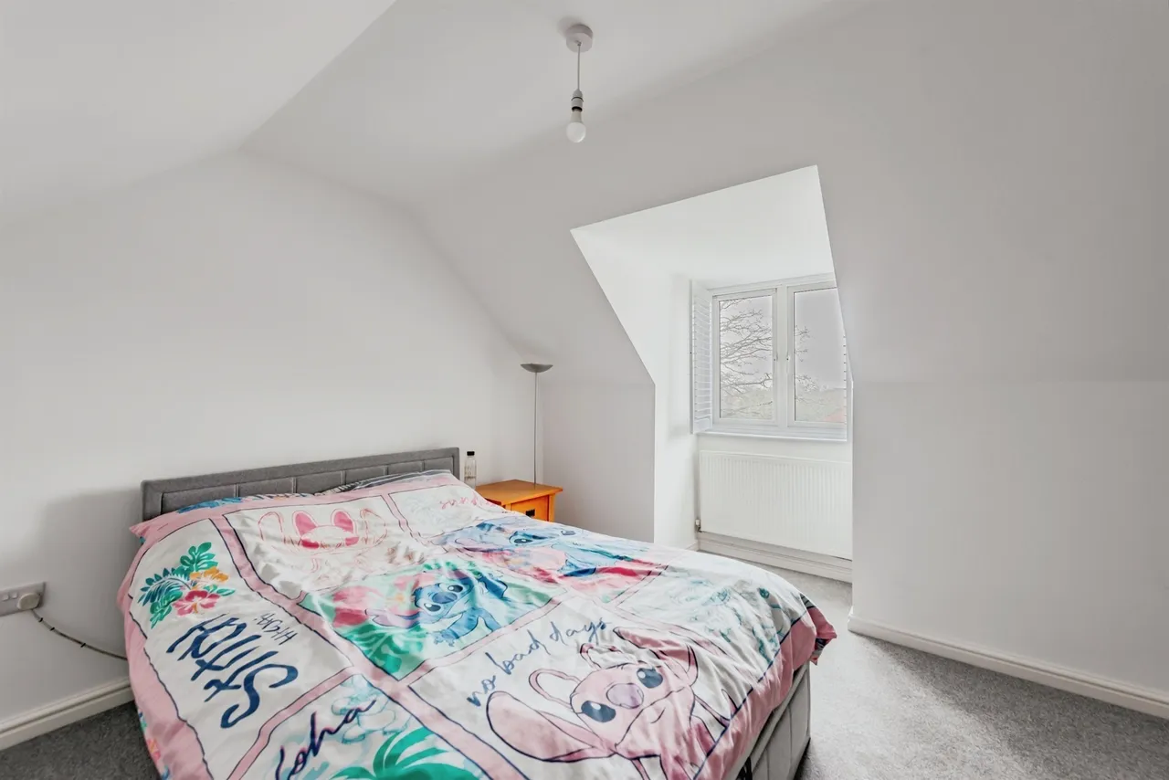 Donald Gardens, Hookwood, RH6, photo 10