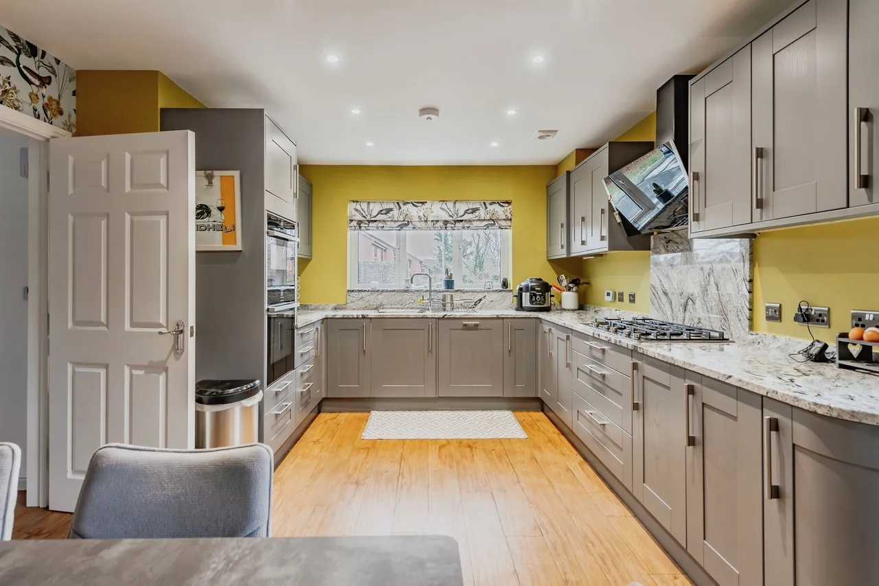 Donald Gardens, Hookwood, RH6, photo 6