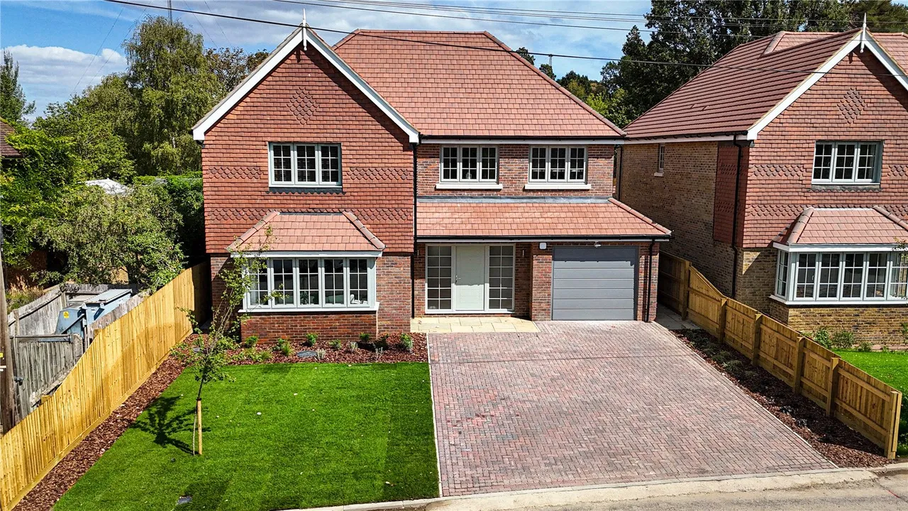Bell Lane, AL9, photo 25