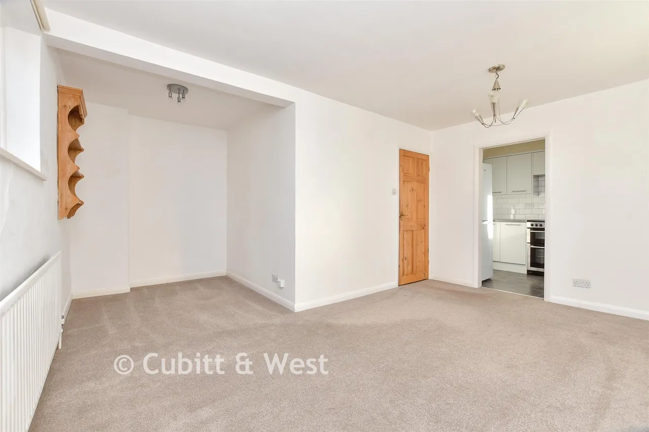 Cannon Grove, Fetcham, KT22, photo 2