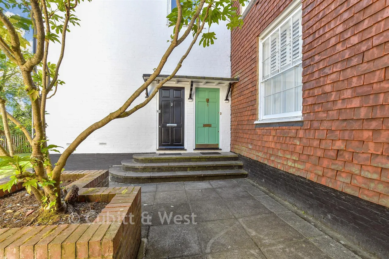 Cannon Grove, Fetcham, KT22, photo 12