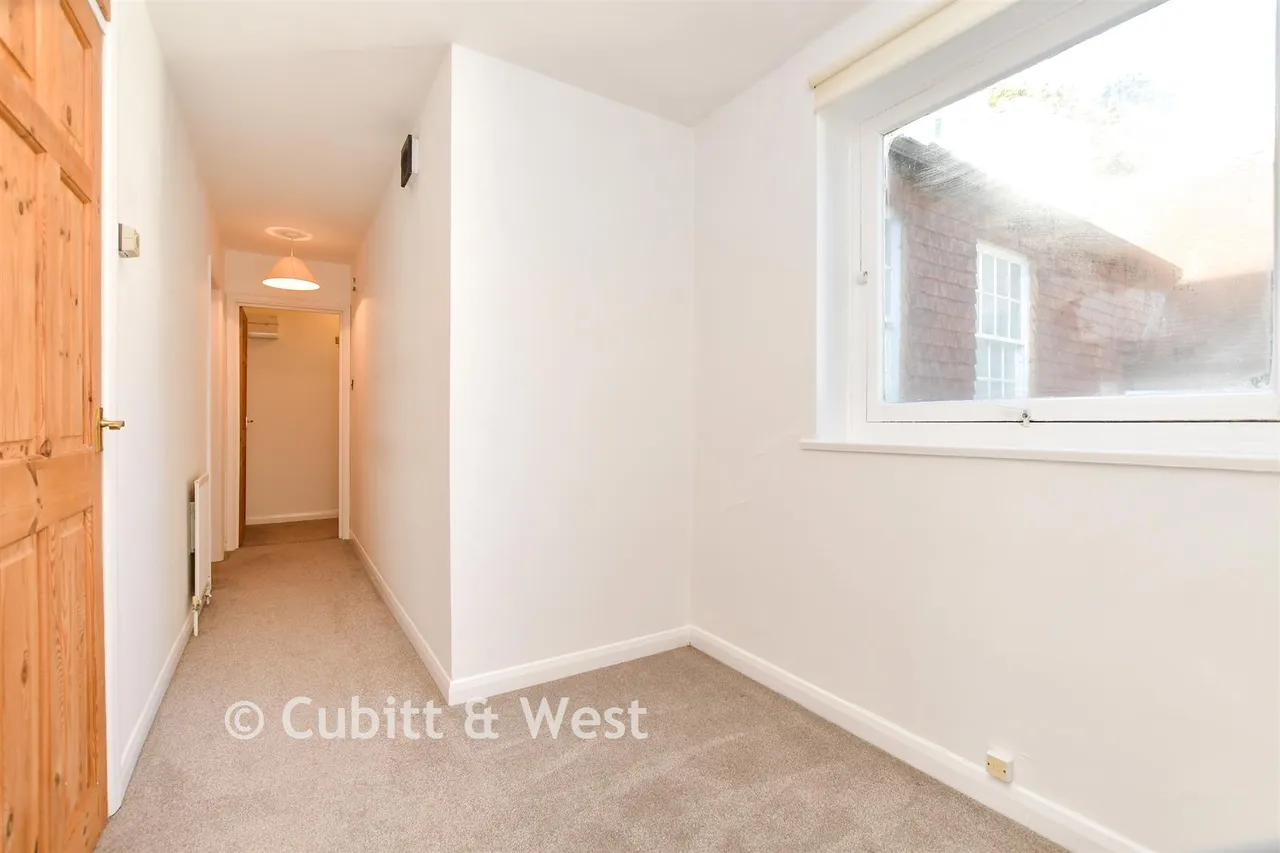Cannon Grove, Fetcham, KT22, photo 7