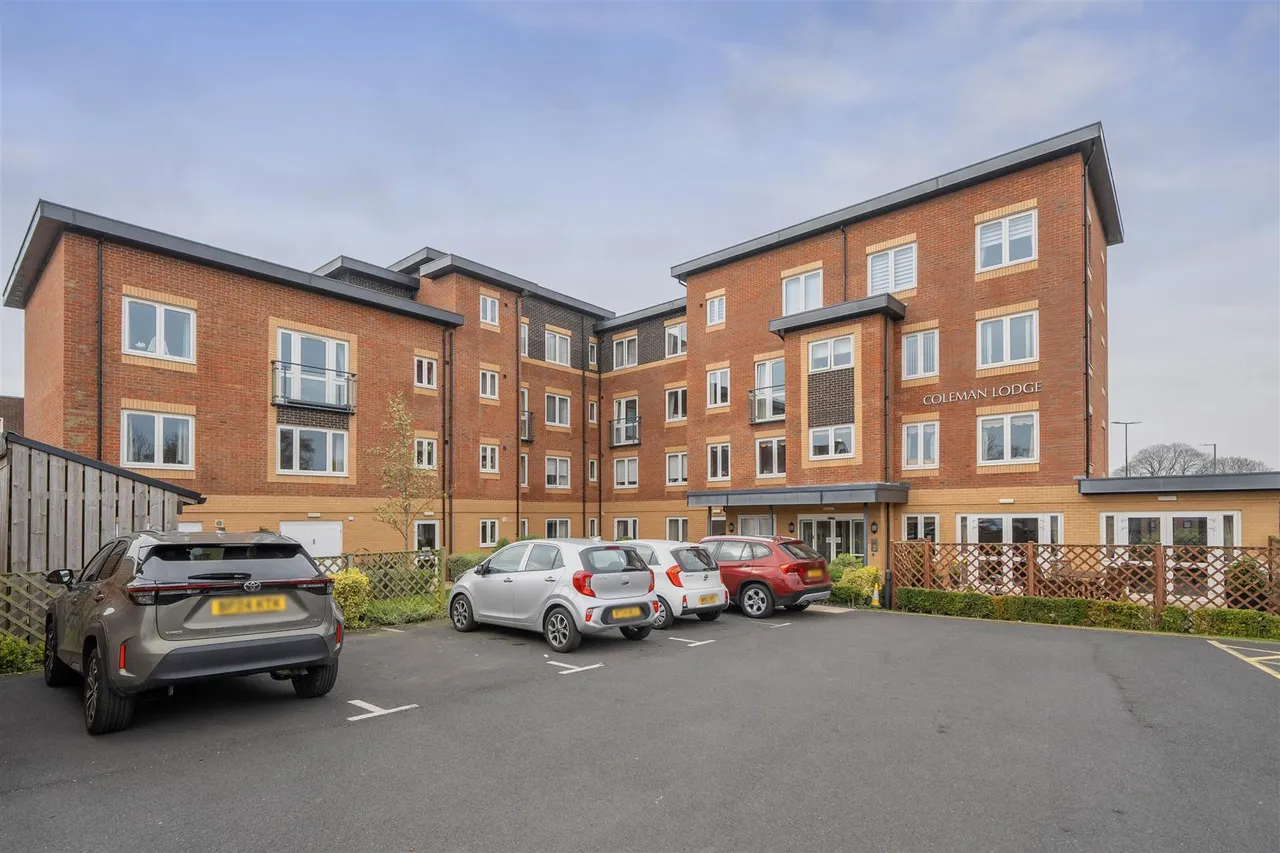 2 bed flat for sale, Little Aston Road, Aldridge, WS9