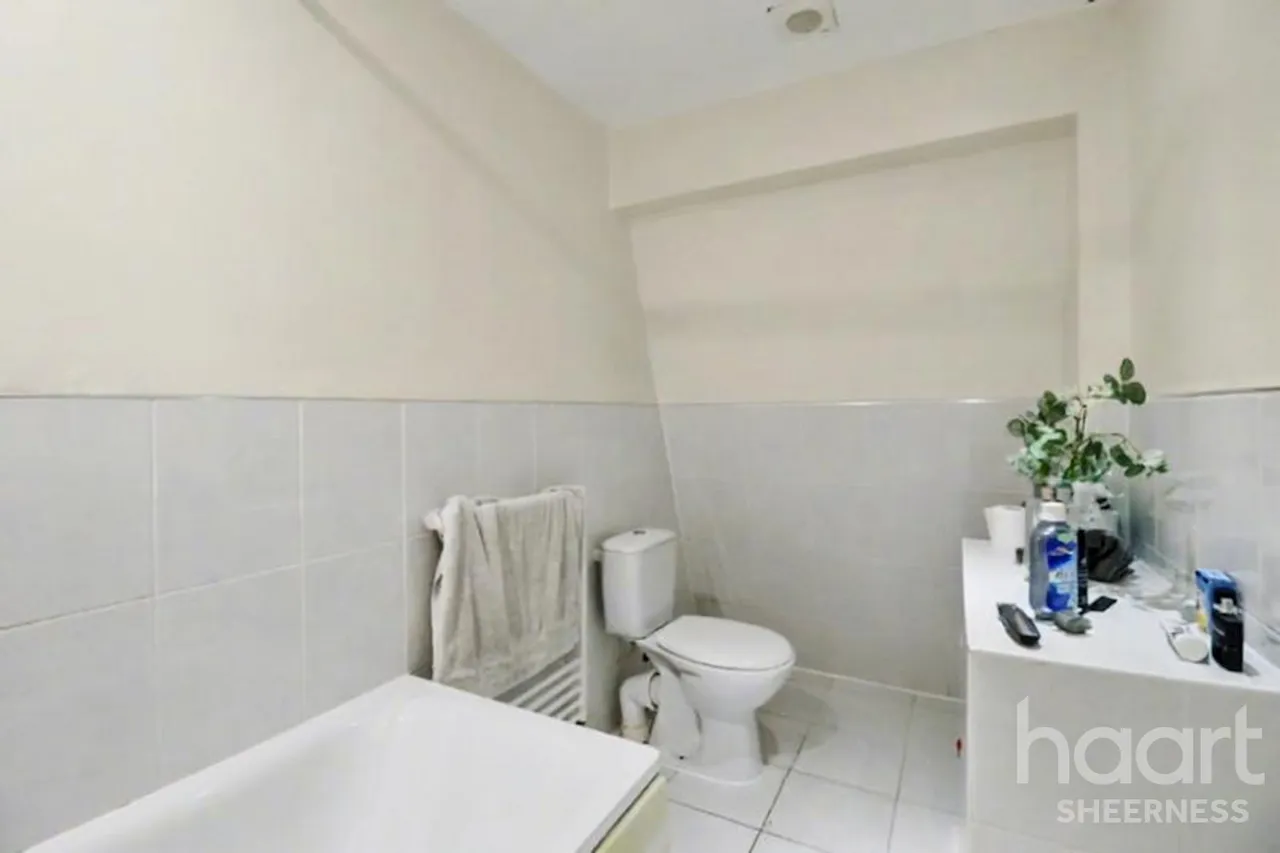 High Street, Sheerness, ME12, photo 5