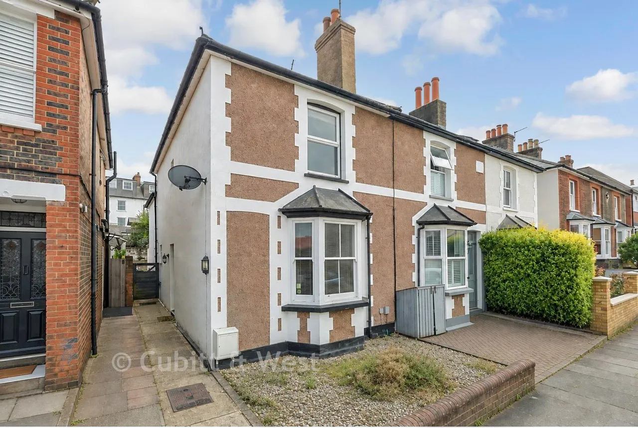 3 bed house for sale, Glovers Road, Reigate, RH2